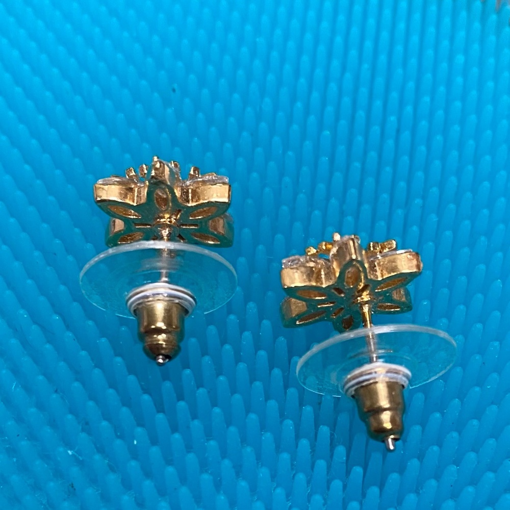Snowflake -gold-tone pierced earrings - Picture 3 of 4